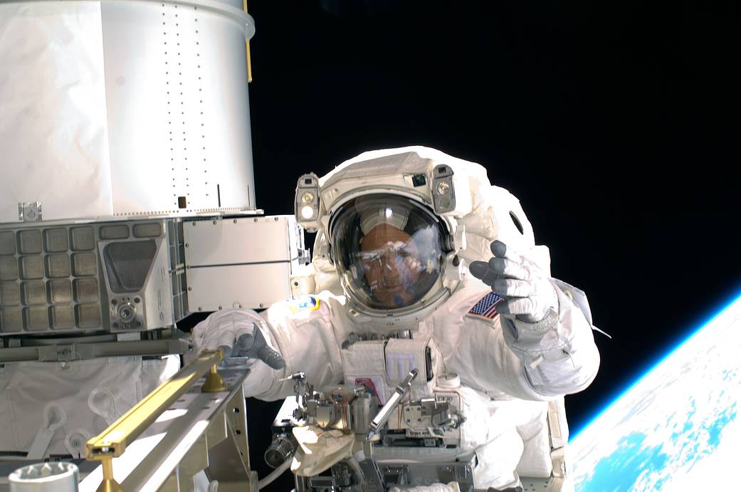 sts-119_eva1_arnold01.jpeg